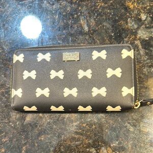 Kate Spade Black and Cream Bow Zip Wallet